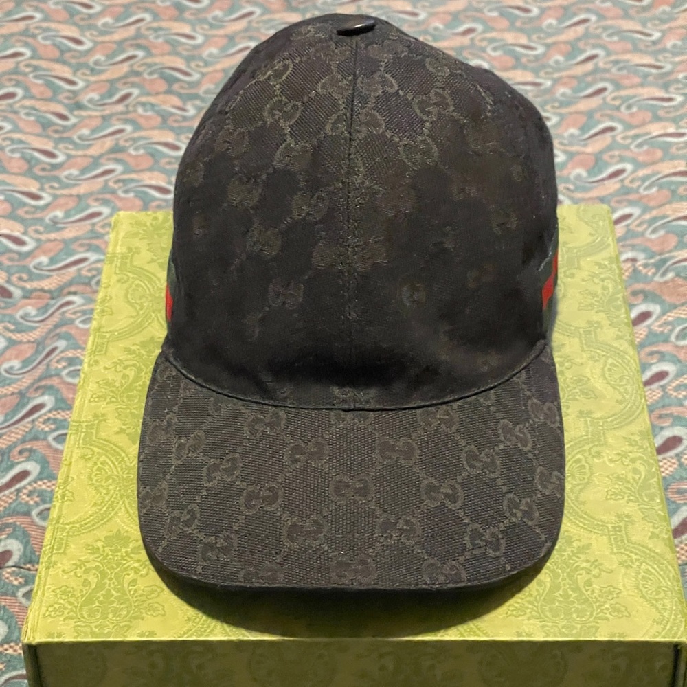 Gucci double G’s canvas baseball cap